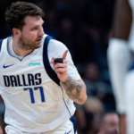 Luka Dončić diventa il sesto giocatore nella storia a raggiungere la finale guidando la squadra in punti, rimbalzi e assist